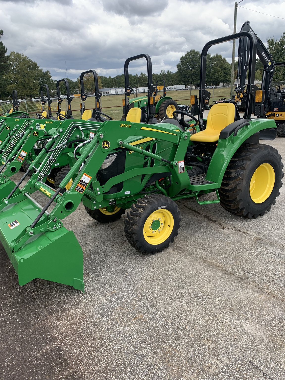 2023 John Deere 3035D Image 2