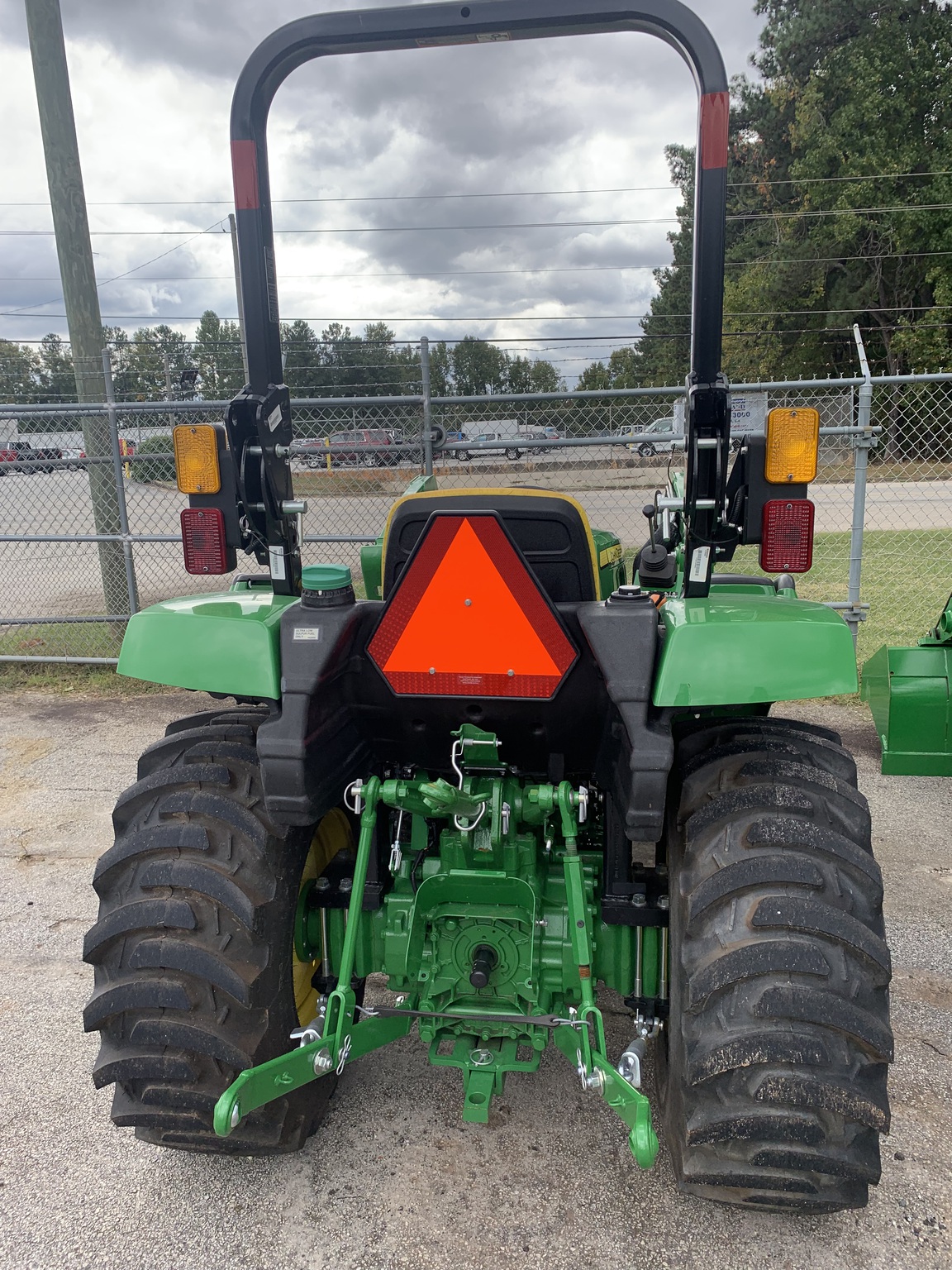 2023 John Deere 3035D Image 5