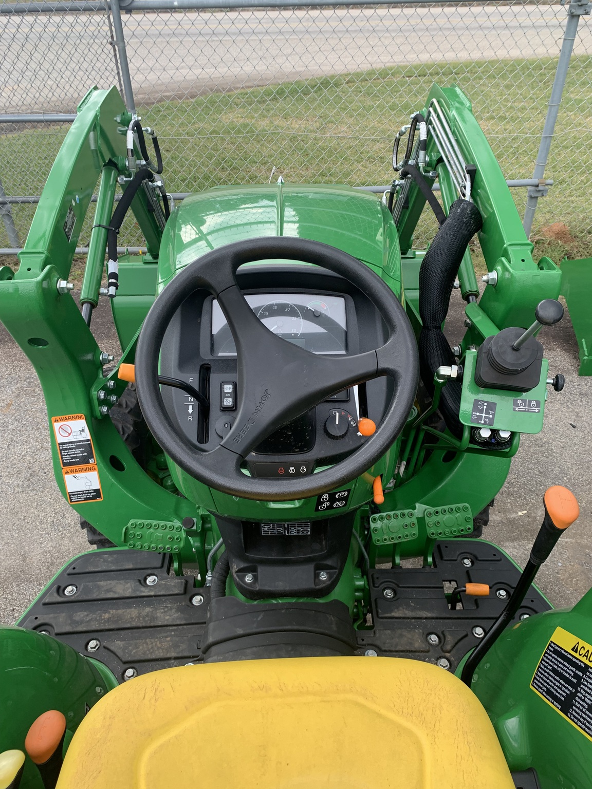 2023 John Deere 3035D Image 7