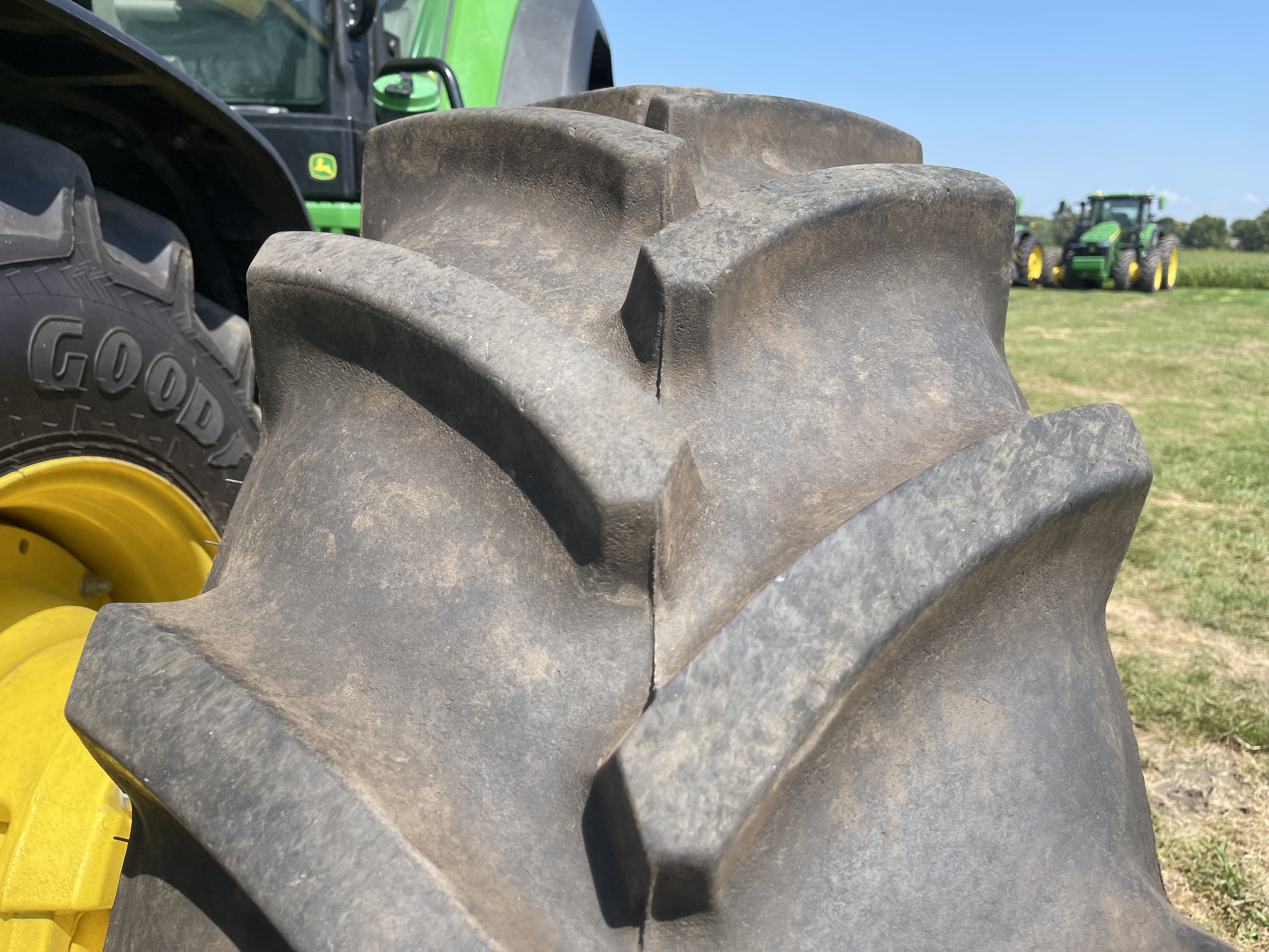  2023 John Deere 8R 340 at Heritage Tractor in Macomb, IL