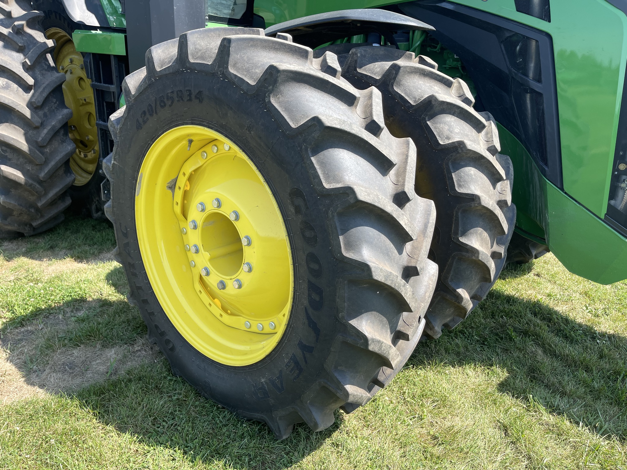 2023 John Deere 8R 340 at Heritage Tractor in Macomb, IL