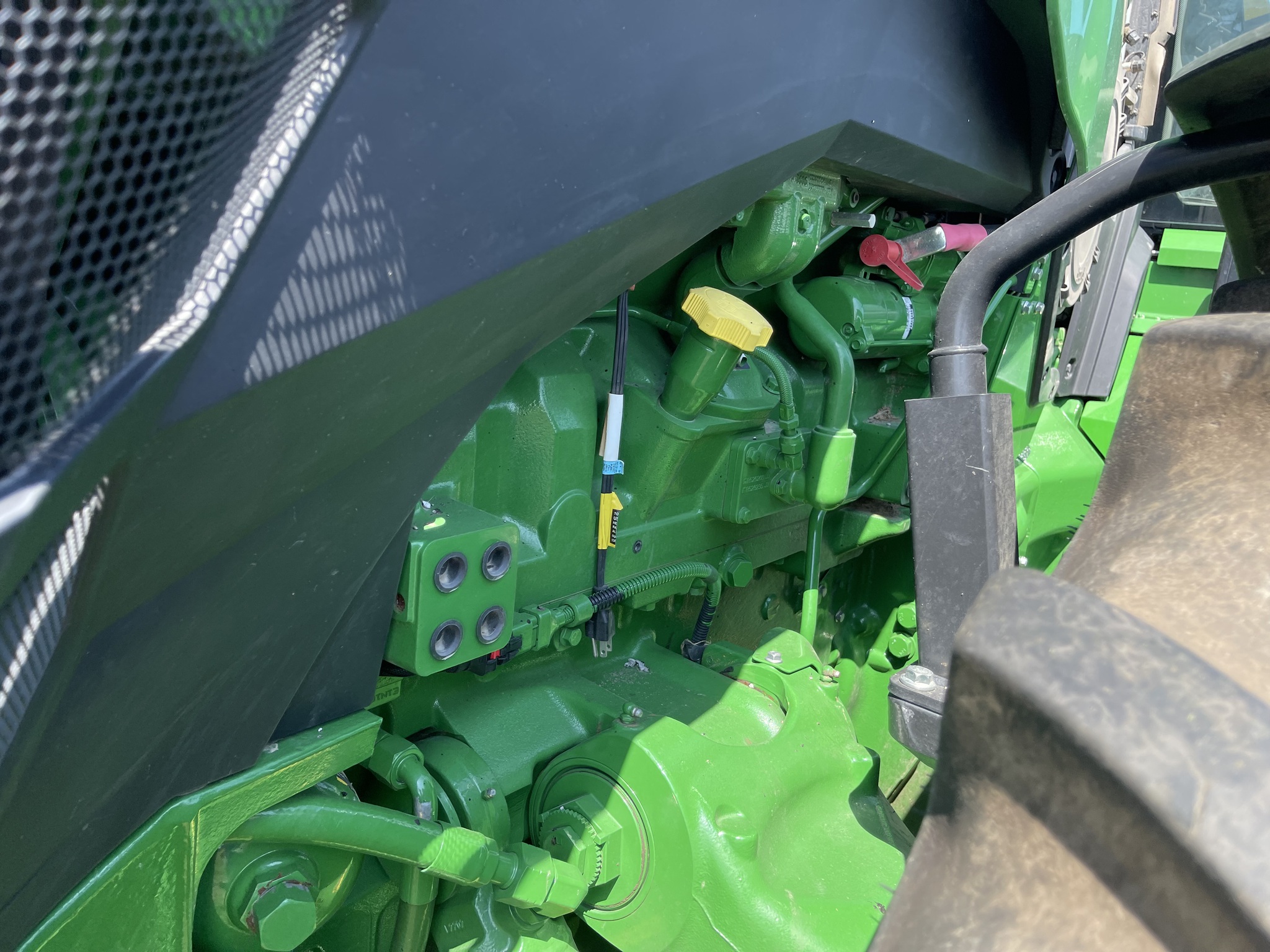  2023 John Deere 8R 340 at Heritage Tractor in Macomb, IL