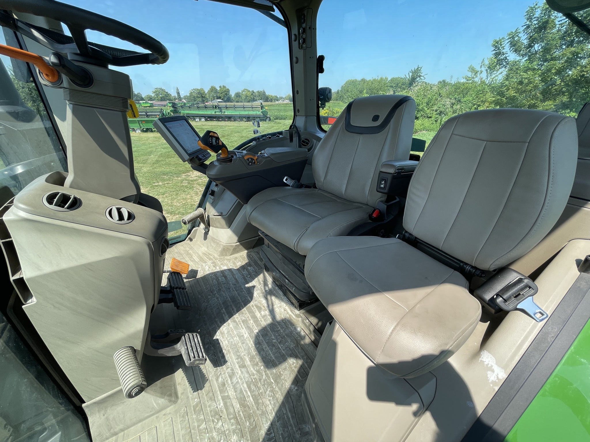  2023 John Deere 8R 340 at Heritage Tractor in Macomb, IL