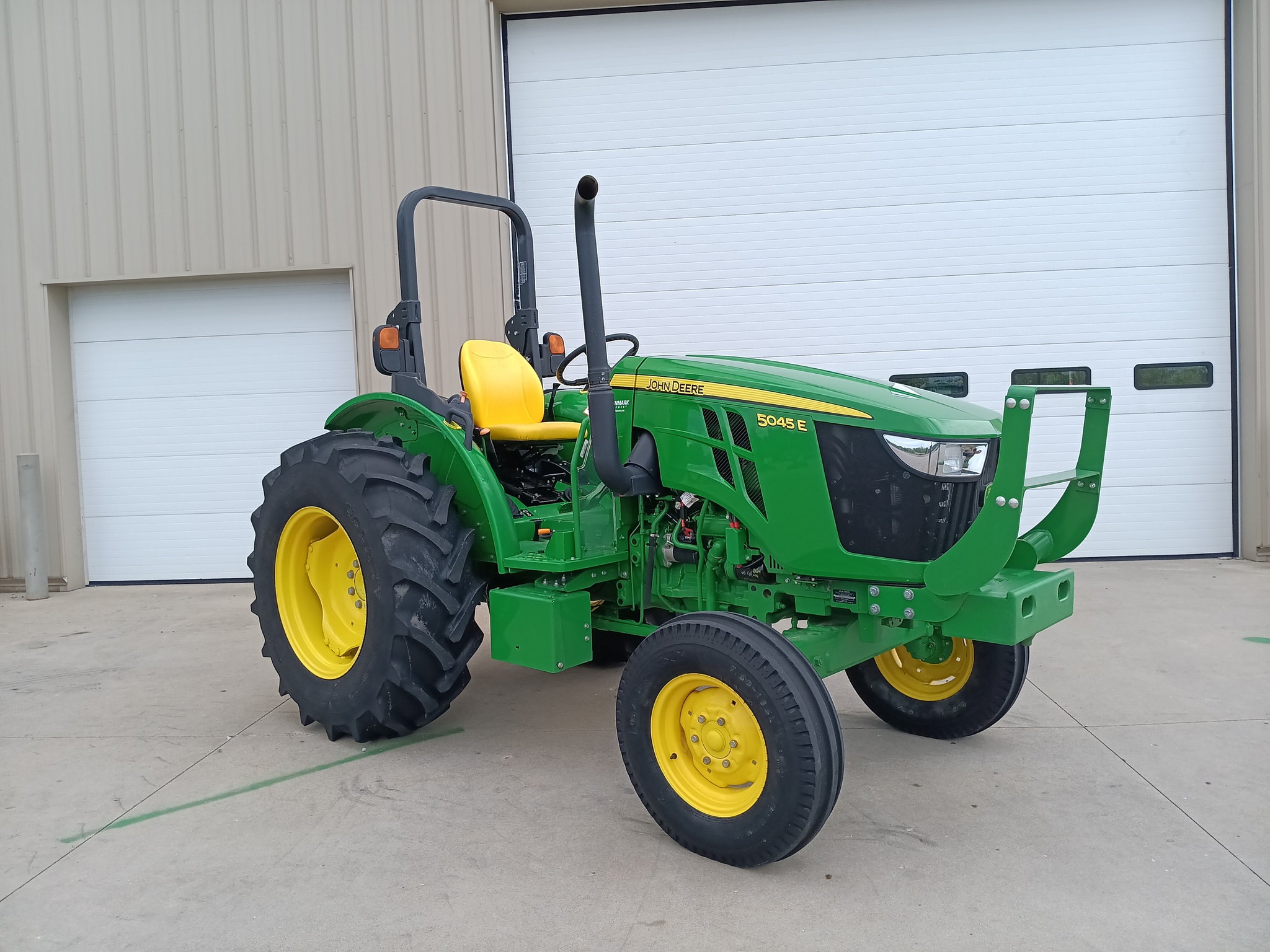 2022 John Deere 5045E Image 1