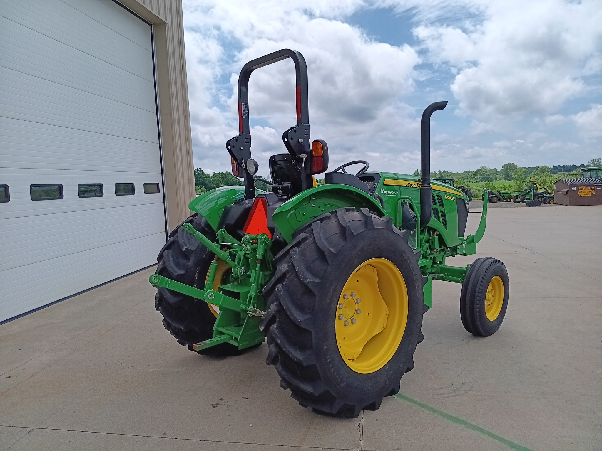 2022 John Deere 5045E Image 2