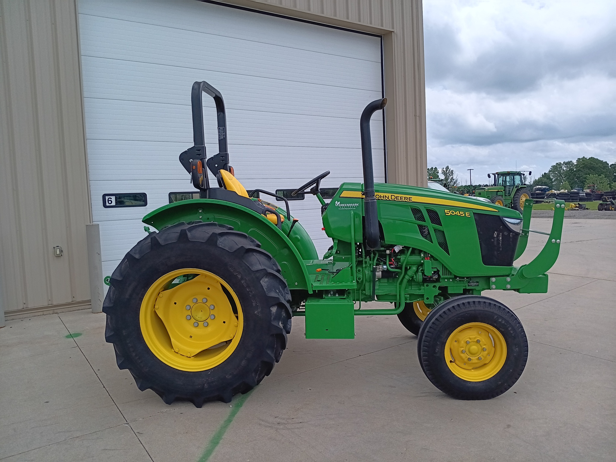 2022 John Deere 5045E Image 4