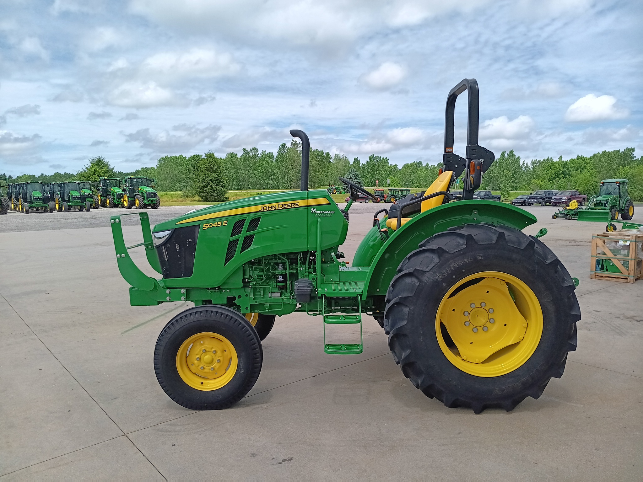 2022 John Deere 5045E Image 6
