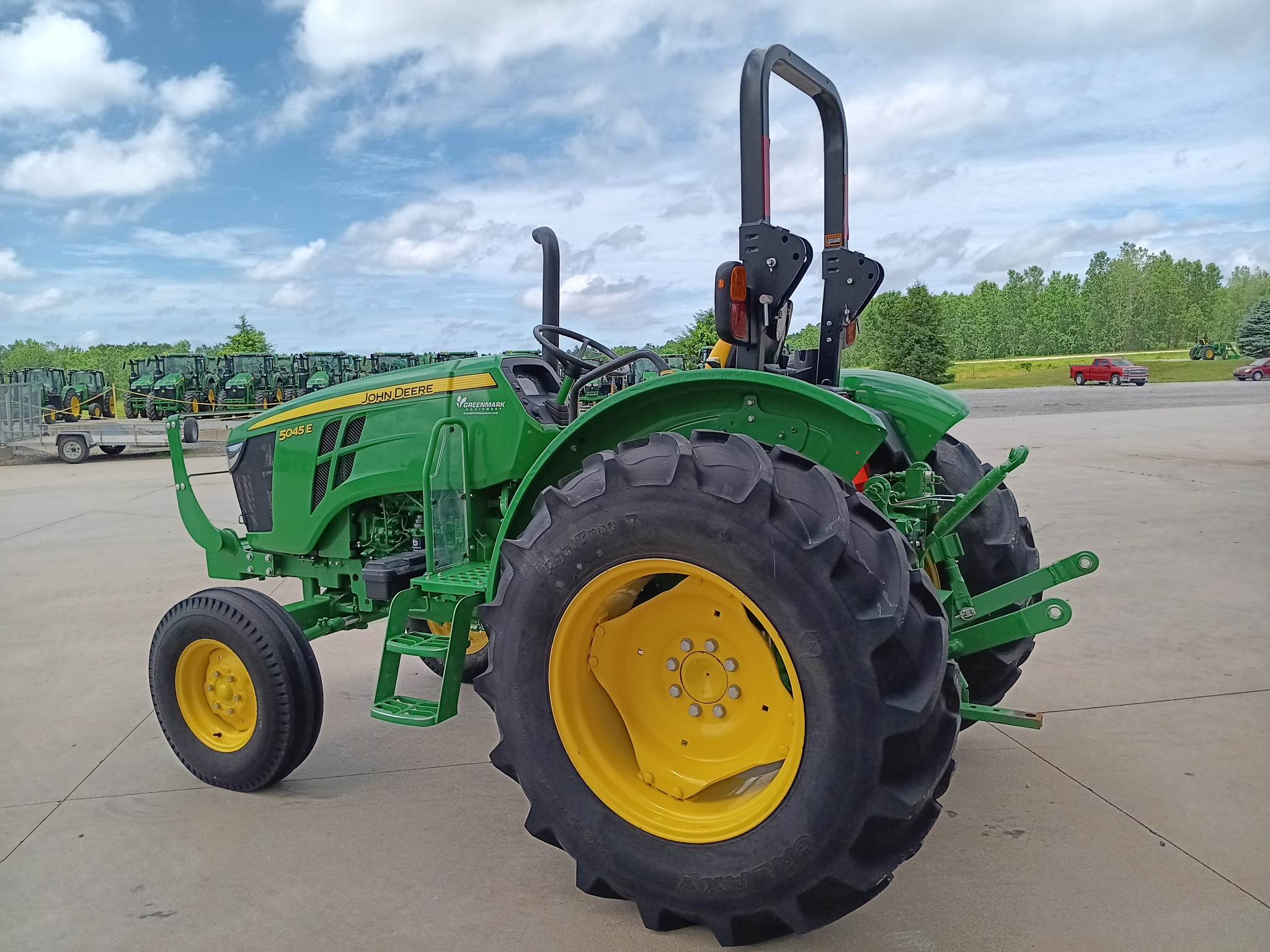 2022 John Deere 5045E Image 5