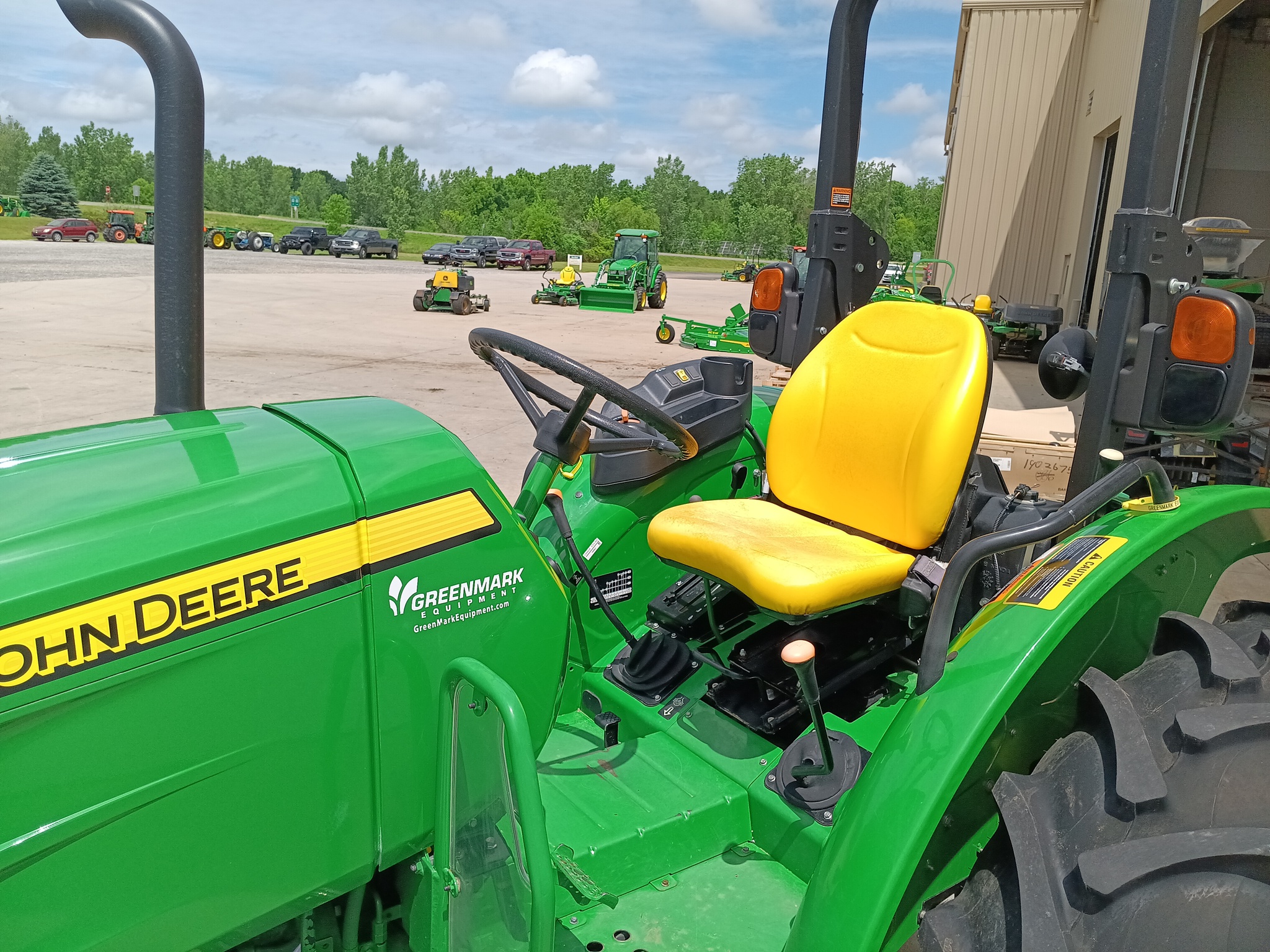2022 John Deere 5045E Image 9