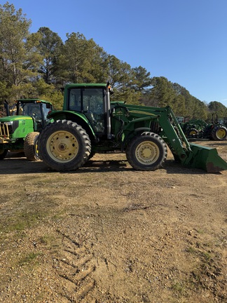 2005 John Deere 7520 Photo 2