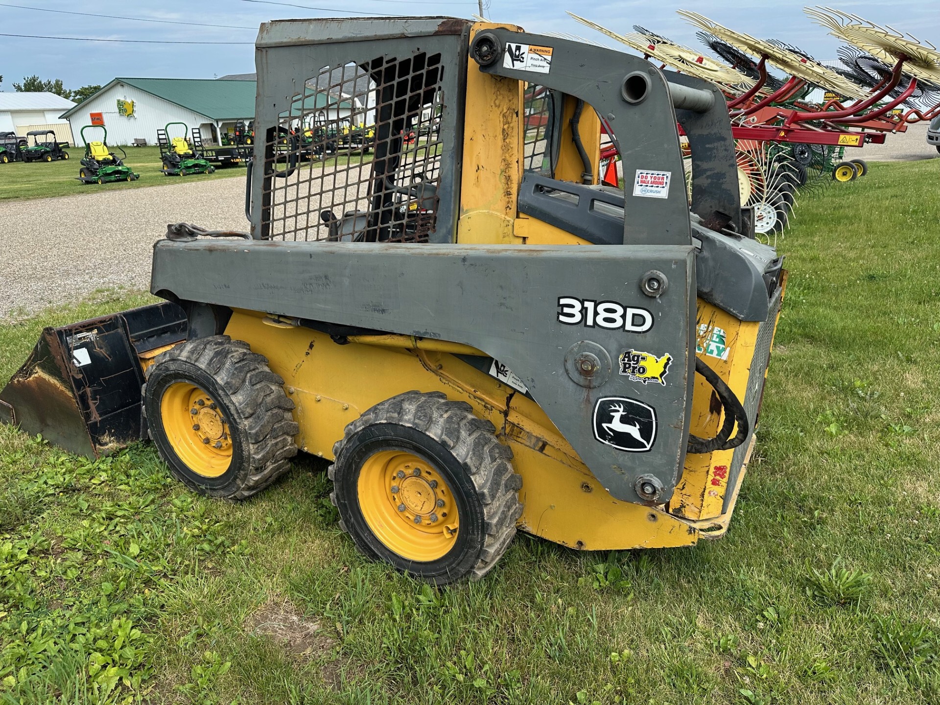 2011 John Deere 318D Image 1