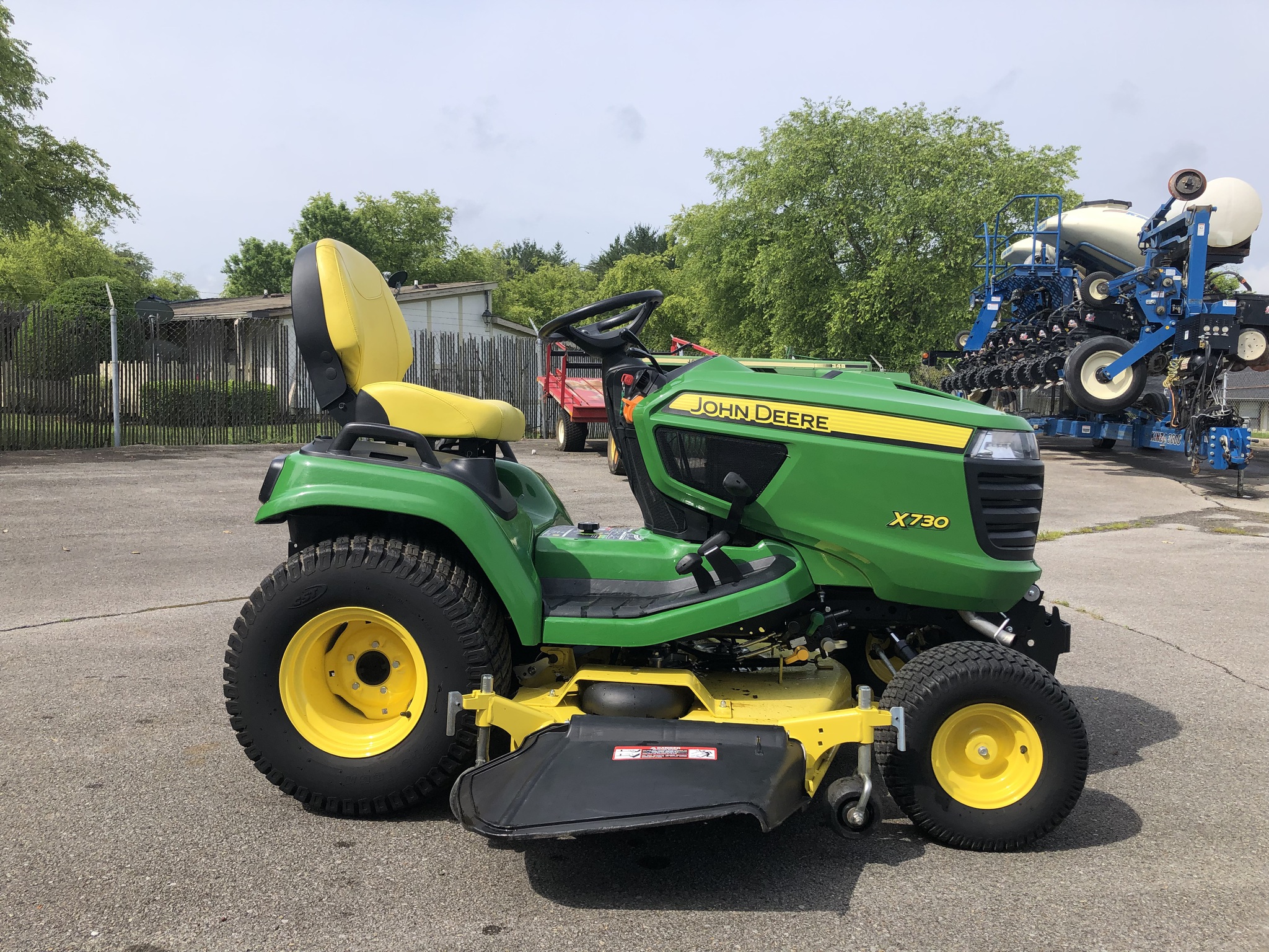 2018 John Deere X730 Image 2