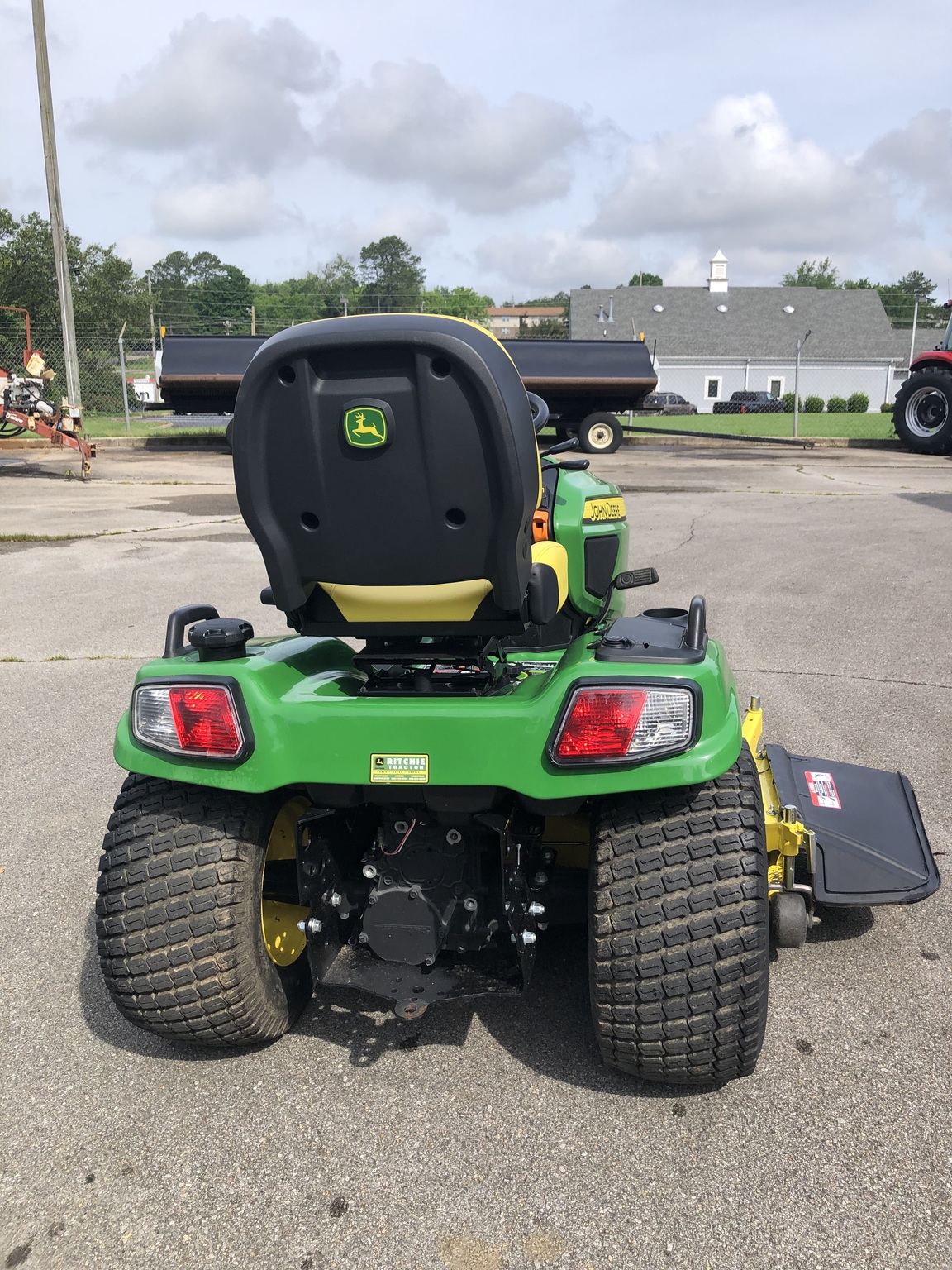 2018 John Deere X730 Image 5