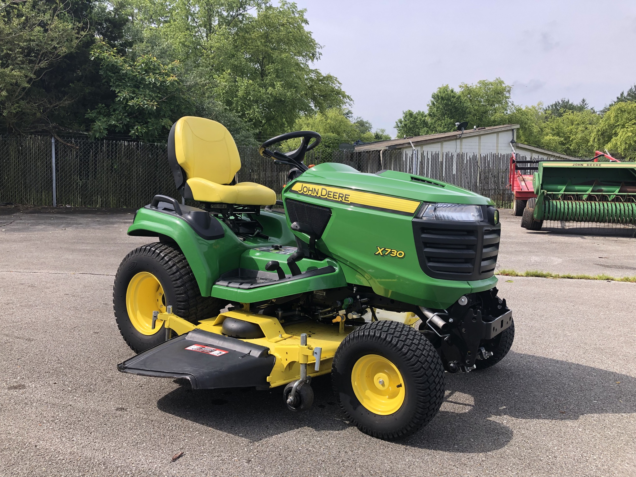 2018 John Deere X730 Image 3