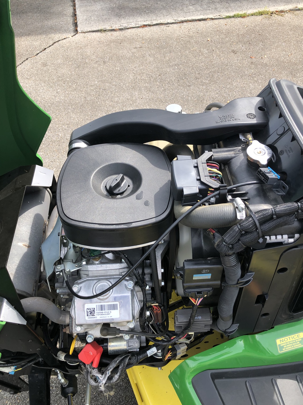 2018 John Deere X730 Image 6