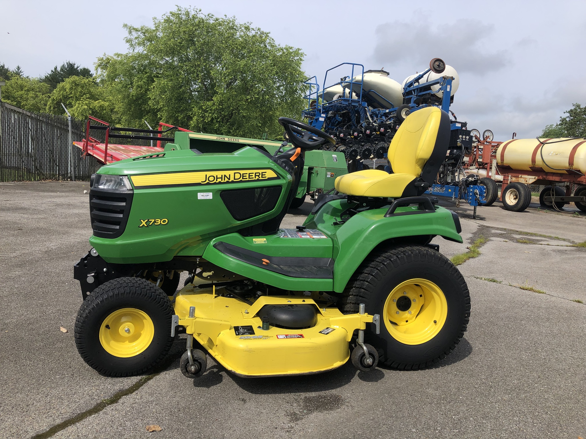 2018 John Deere X730 Image 1
