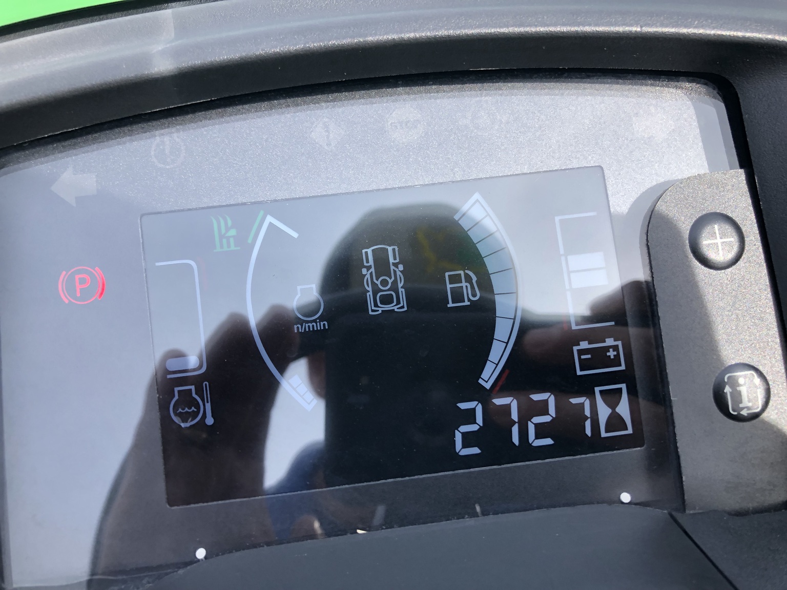 2018 John Deere X730 Image 7