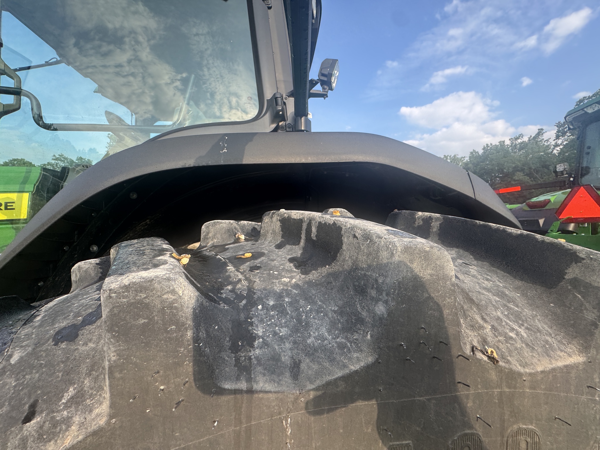 2023 John Deere 8R 310 Image 7