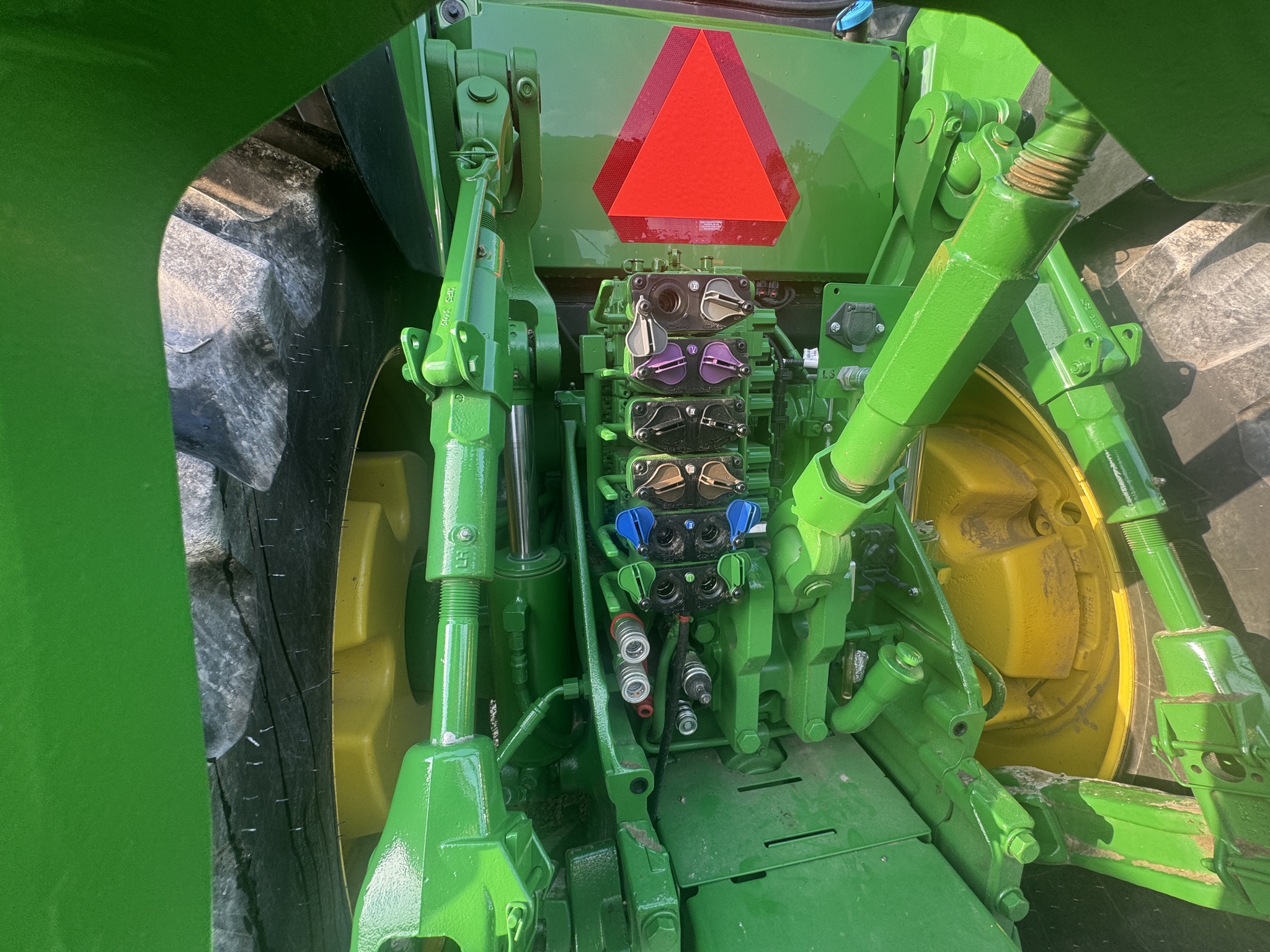 2023 John Deere 8R 310 Image 9