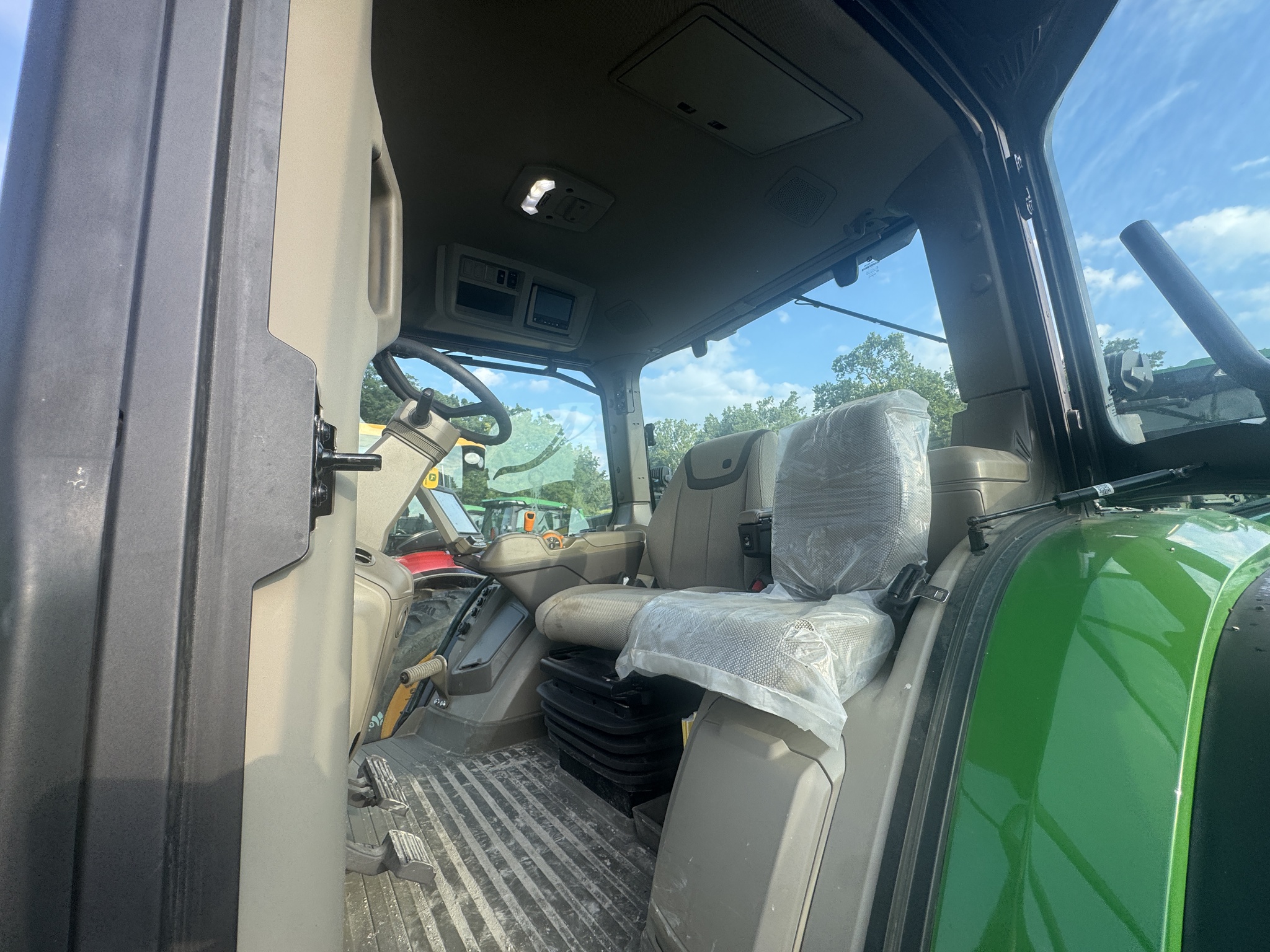 2023 John Deere 8R 310 Image 12