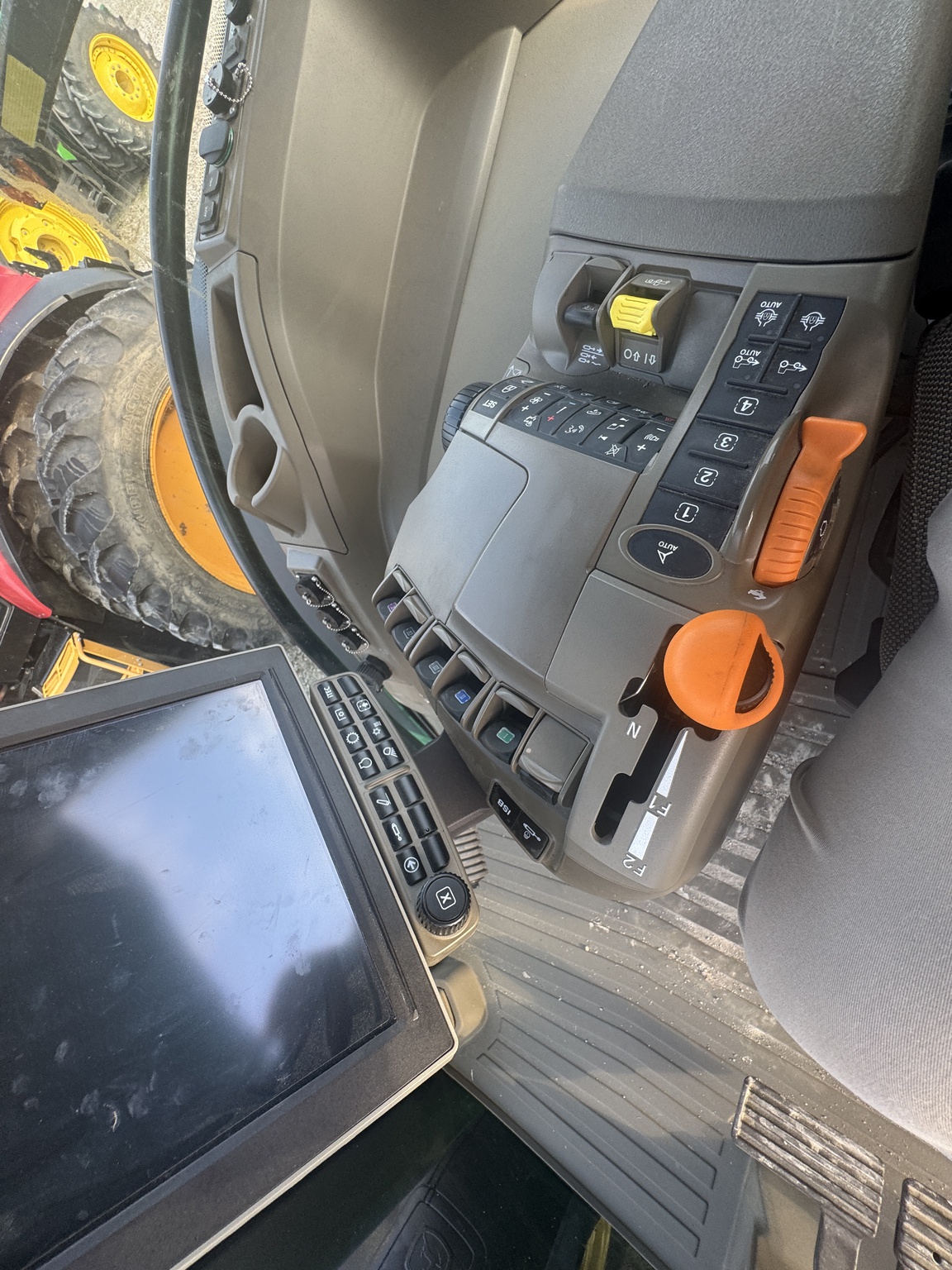 2023 John Deere 8R 310 Image 13