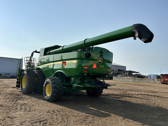 Used 2018 John Deere S790 Combines at Horizon Ag & Turf in Westlock, AB - Photo5