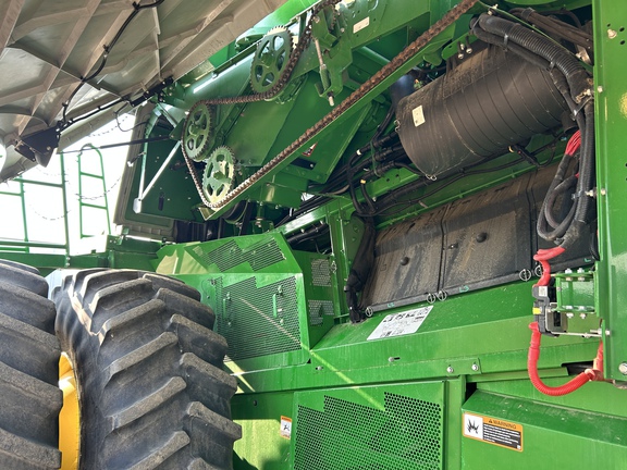 Used 2018 John Deere S790 Combines at Horizon Ag & Turf in Westlock, AB - Photo17