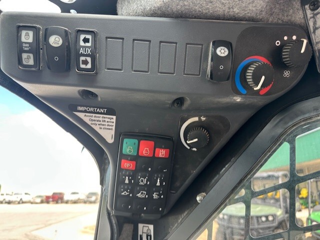  2023 John Deere 324G at Heritage Tractor in Smithville, MO