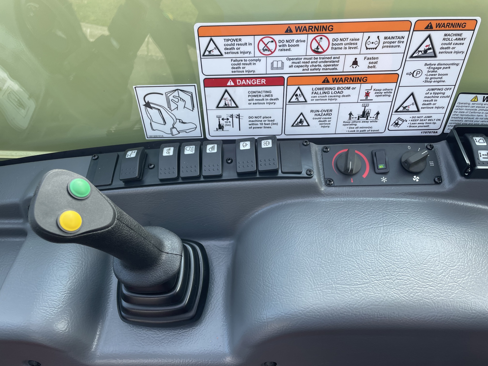 2025 JLG G5-18A Image 12
