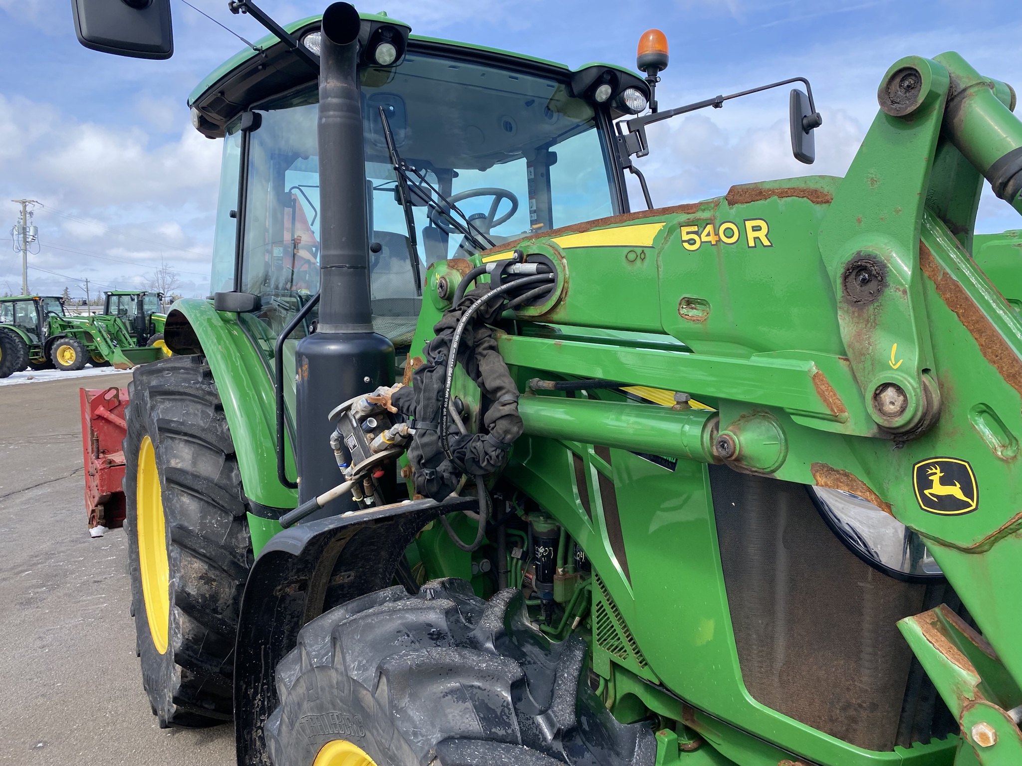2020 John Deere 5125R Image 24