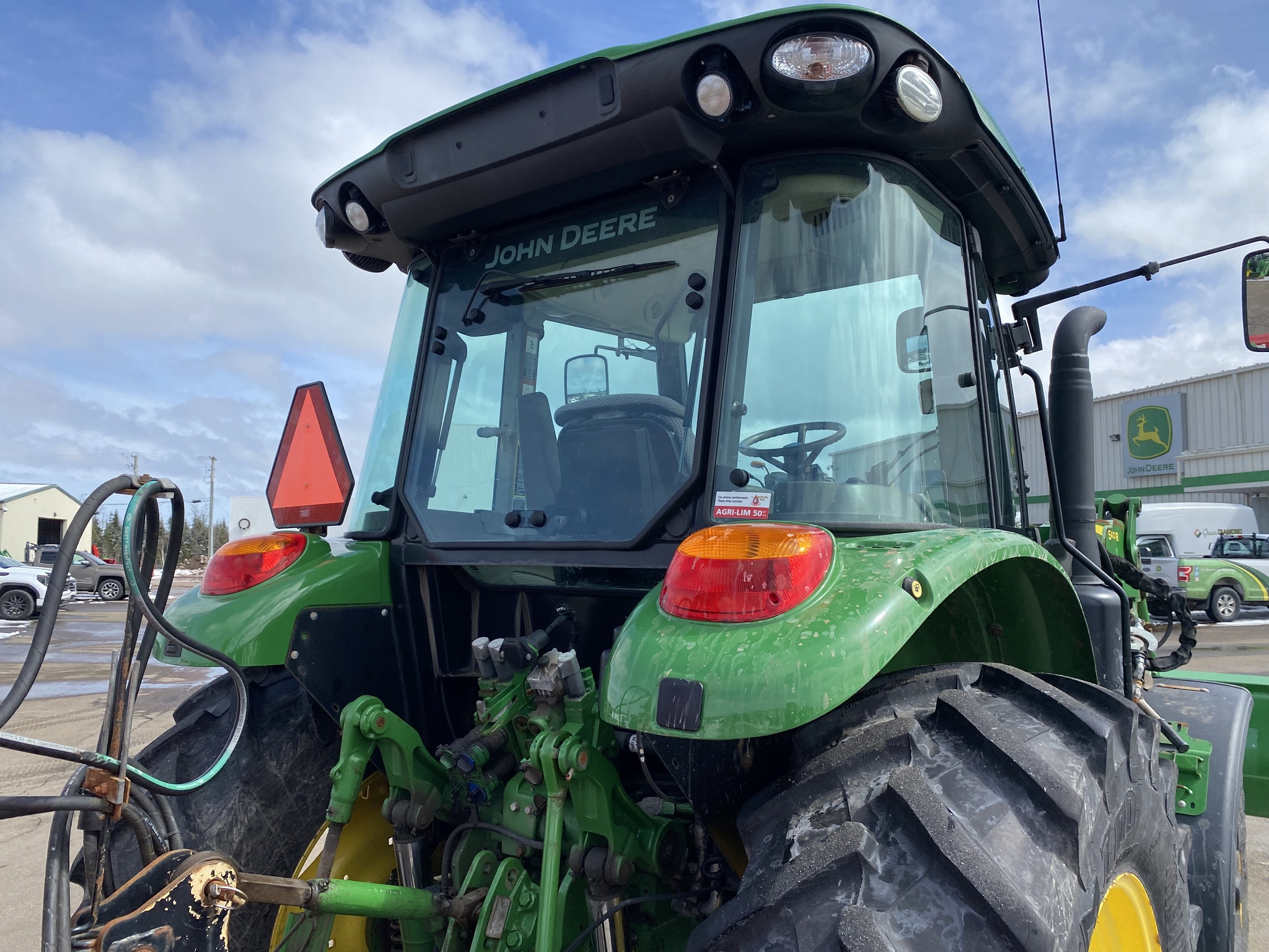 2020 John Deere 5125R Image 18