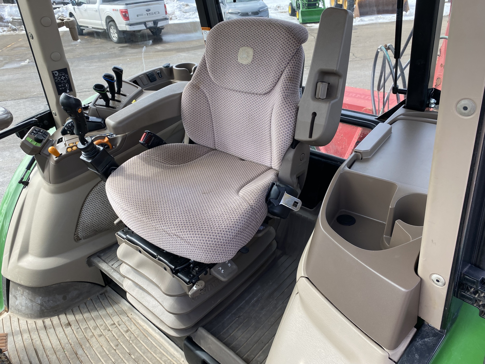 2020 John Deere 5125R Image 13