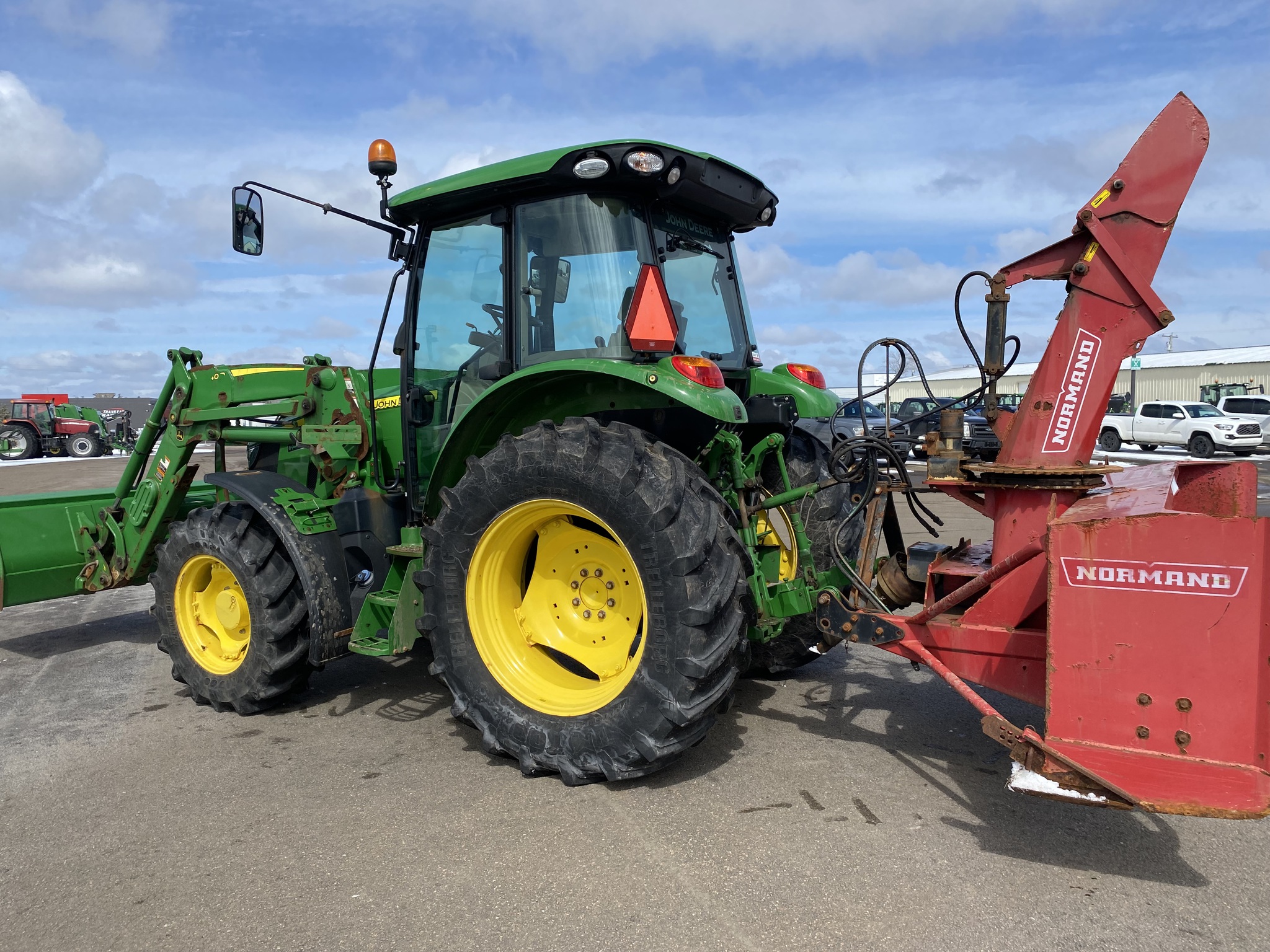 2020 John Deere 5125R Image 3