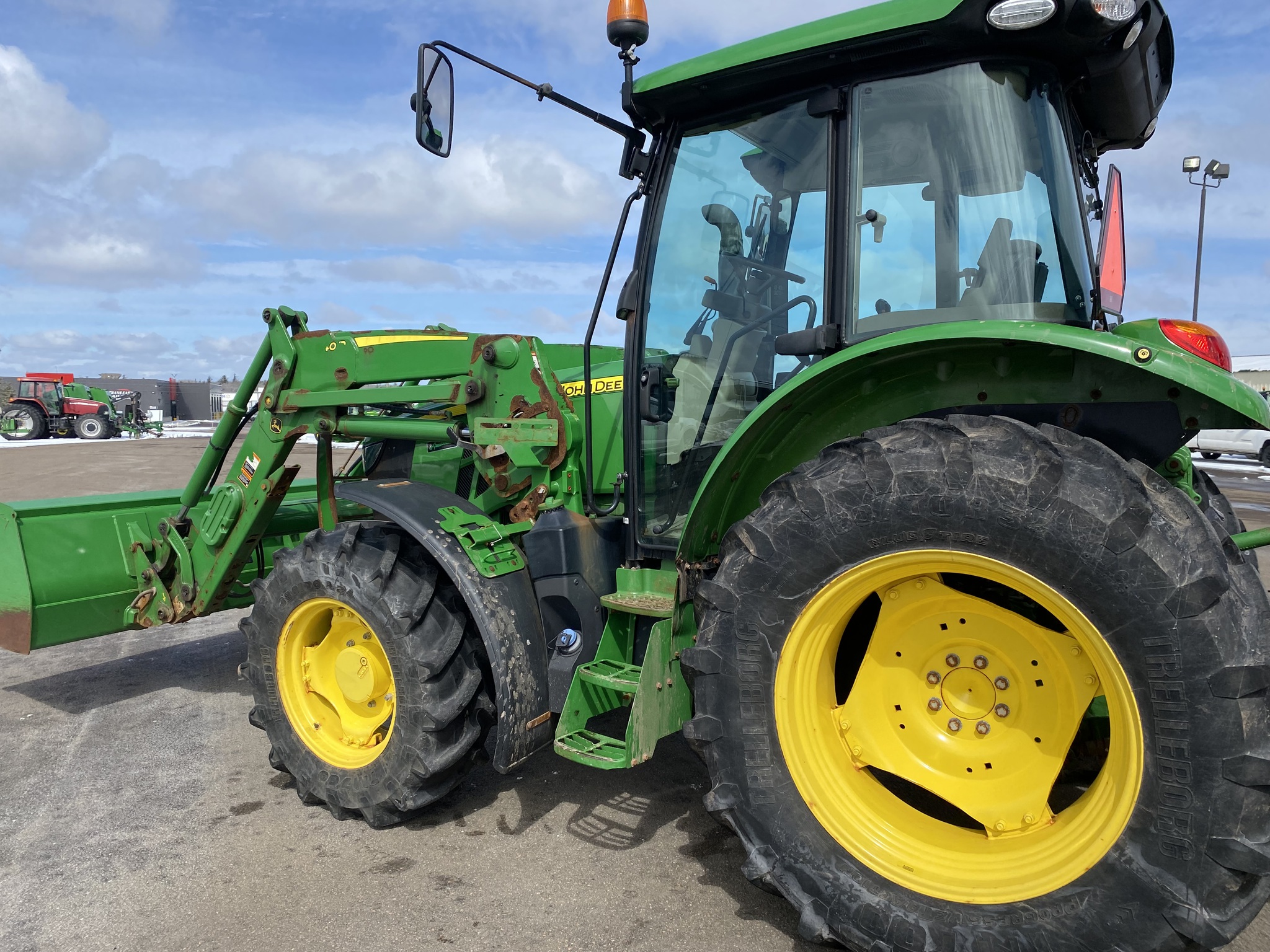 2020 John Deere 5125R Image 8