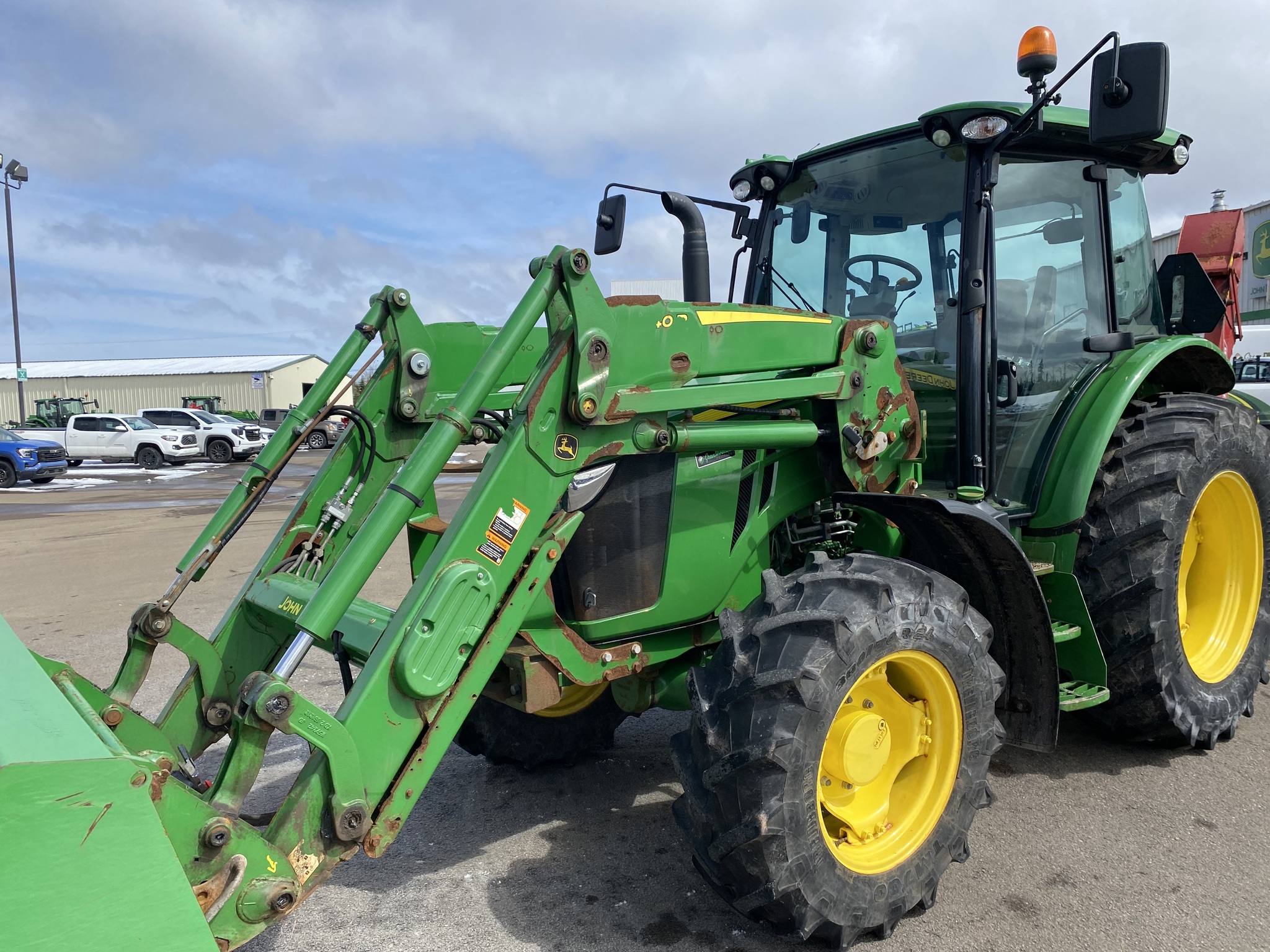 2020 John Deere 5125R Image 4