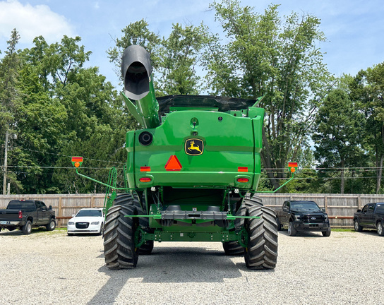 2023 John-Deere S760