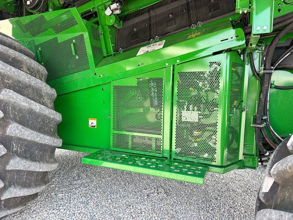 2023 John-Deere S760