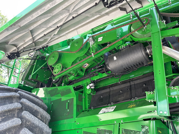 2023 John-Deere S760