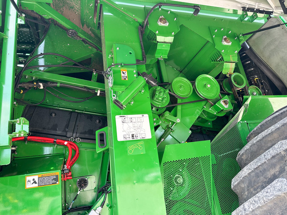 2023 John-Deere S760