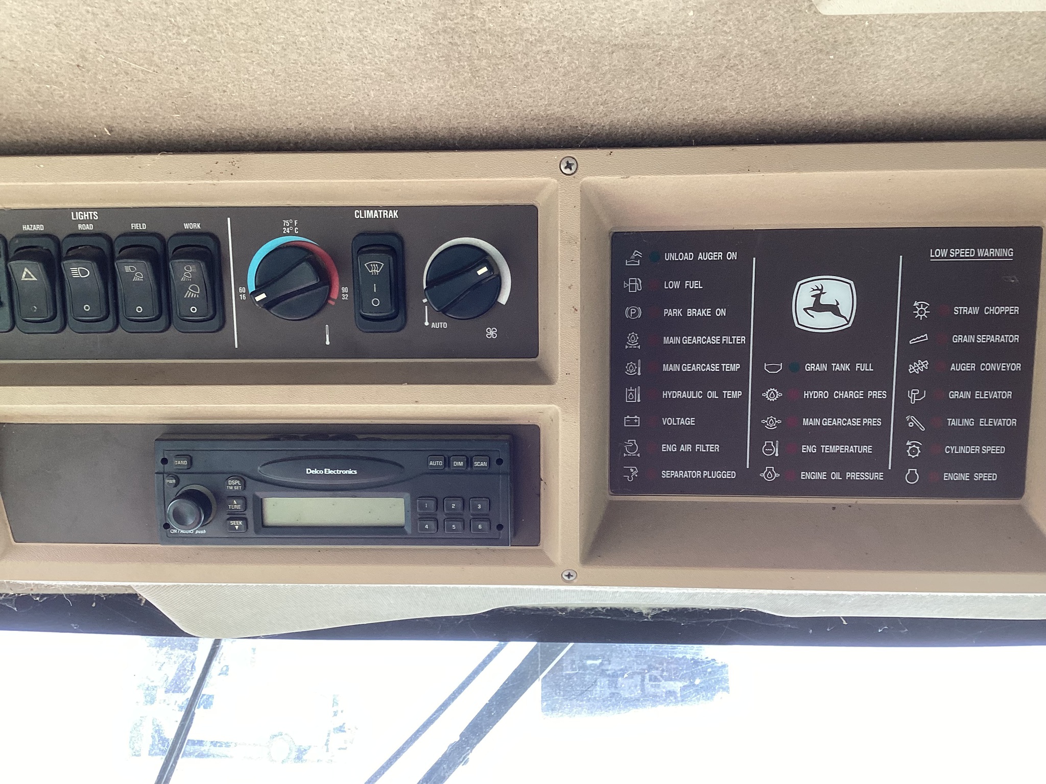 2004 John Deere 9560W Image 17
