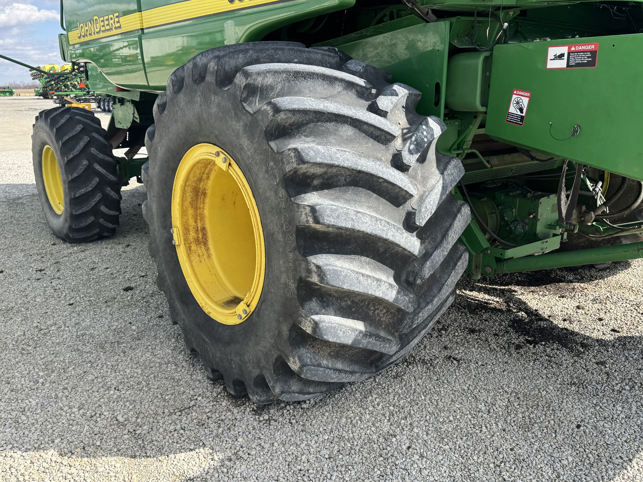 2004 John Deere 9560W Image 21