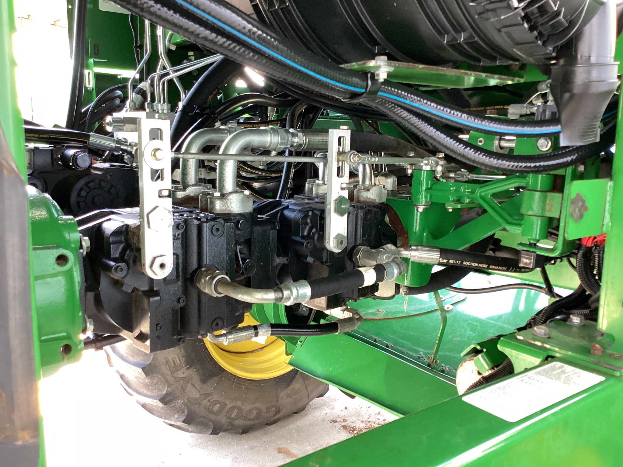 2016 John Deere W235 Image 23