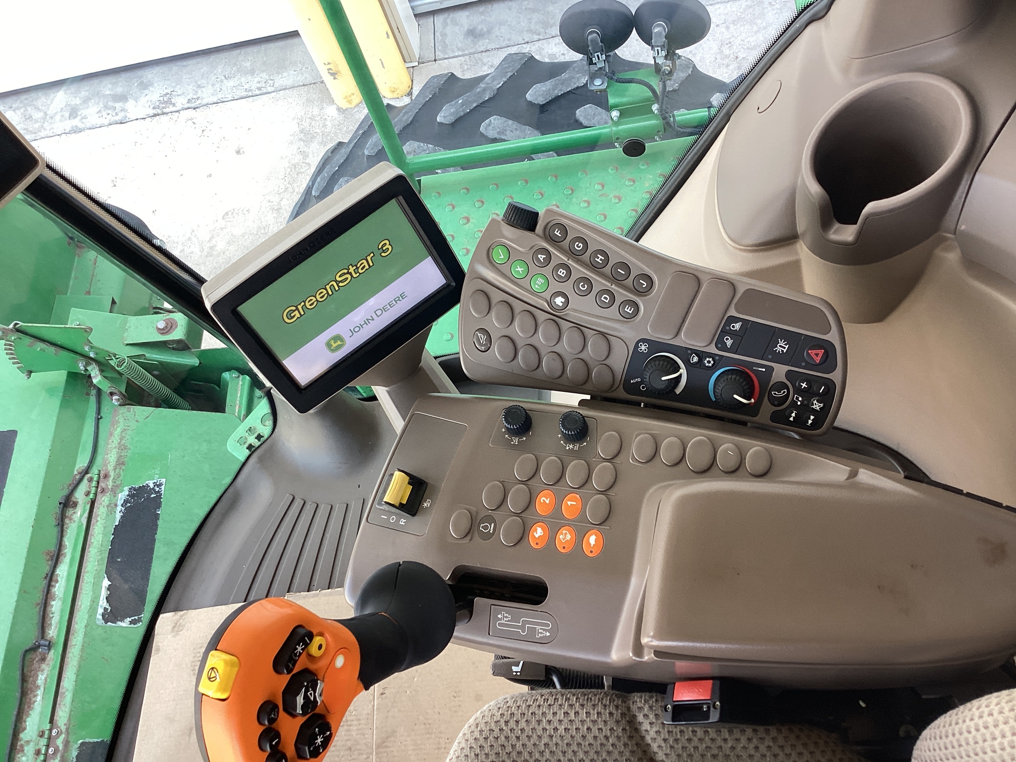 2016 John Deere W235 Image 21