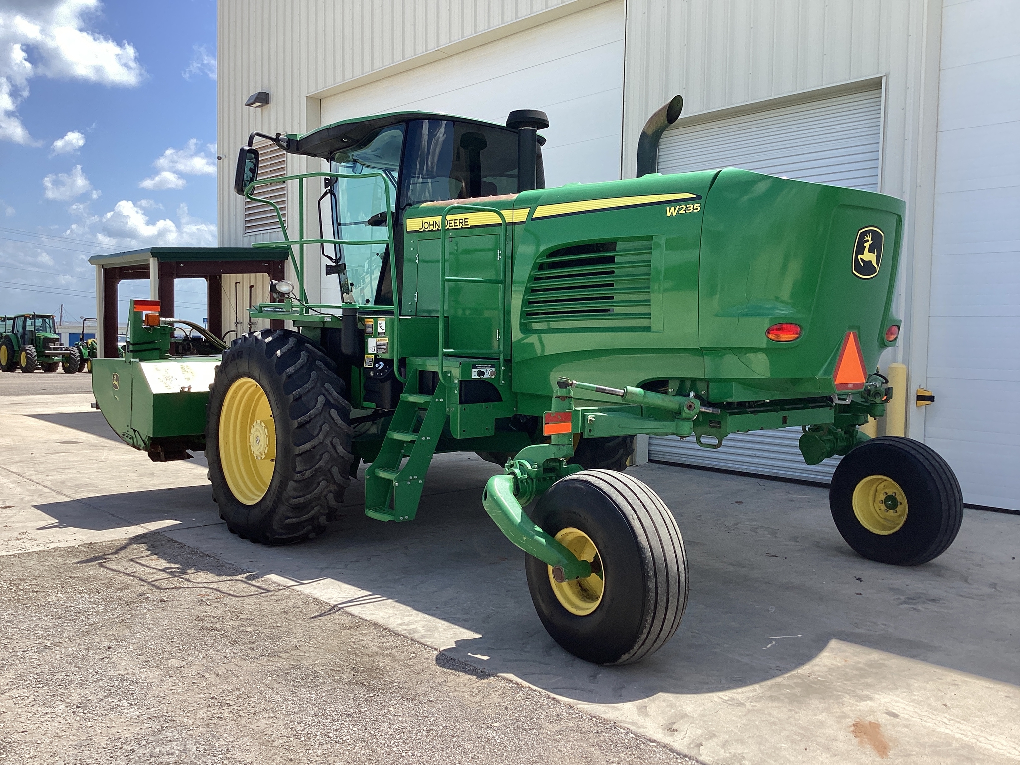 2016 John Deere W235 Image 3