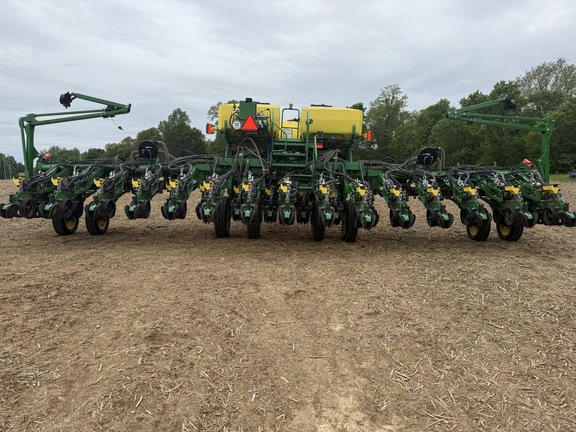 Photo of 2023 John Deere 1795