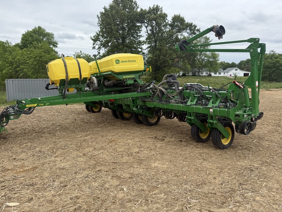 Photo of 2023 John Deere 1795
