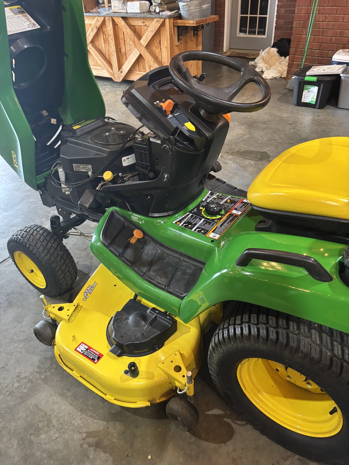 2022 John Deere X570 Image 5