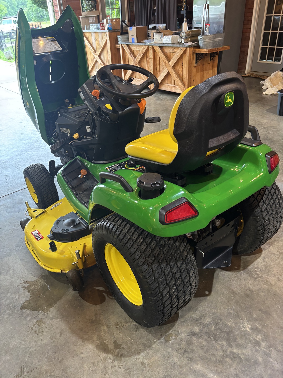 2022 John Deere X570 Image 6
