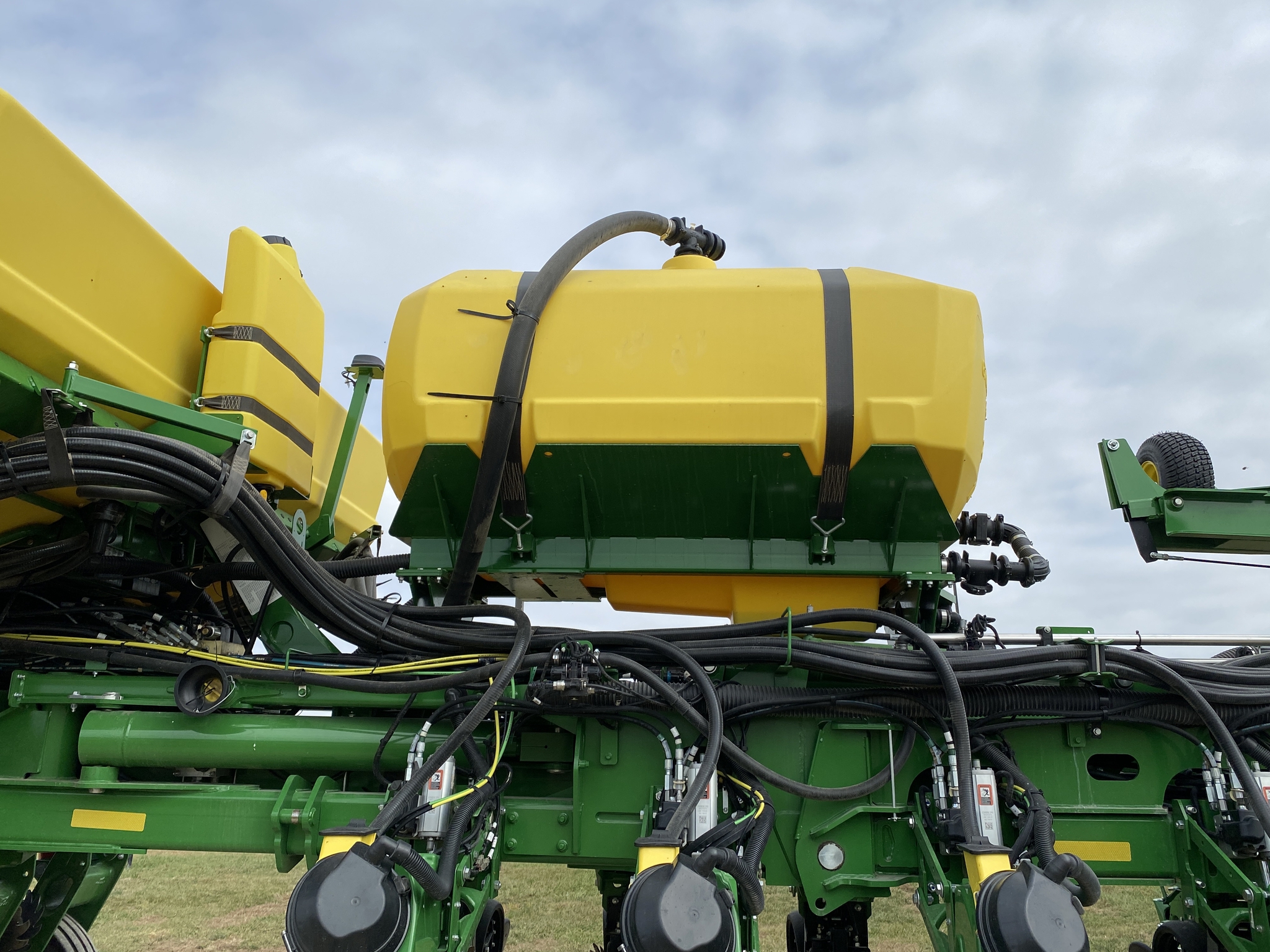 2025 John Deere 1775NT Image 8