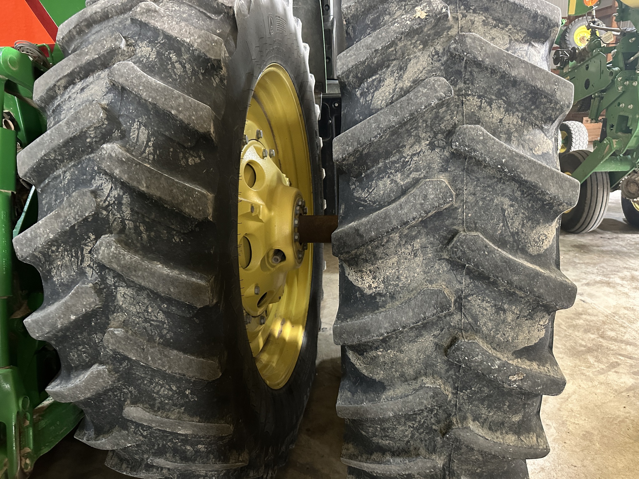2014 John Deere 8320R Image 20